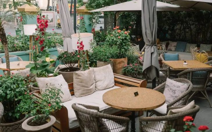 Thiết kế quán cafe sân vườn đẹp: Ý tưởng và xu hướng mới nhất